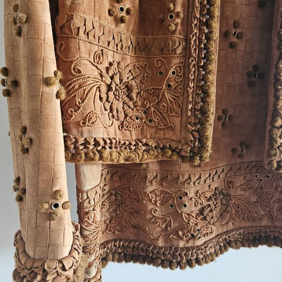 SHOWSTOPPING DESIGNER ESCADA SUEDE SUIT WITH MAGNIFICENT DETAILING- SIZE 40 - Picture 12 of 12